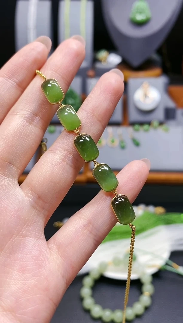 【闪购商品】和田玉碧玉冰猫手链18K金镶嵌*