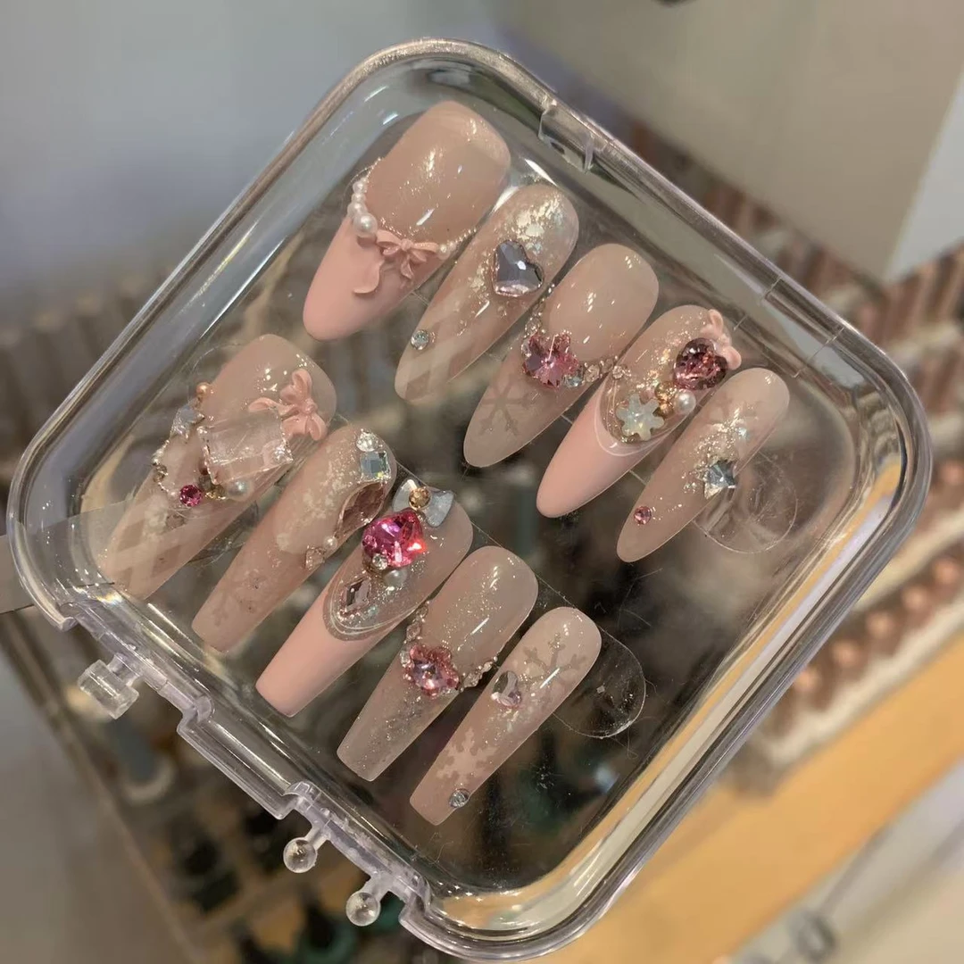 越大王 全华  粉色温柔法式圣诞雪花 爱心拼钻 纯手工穿戴甲气质