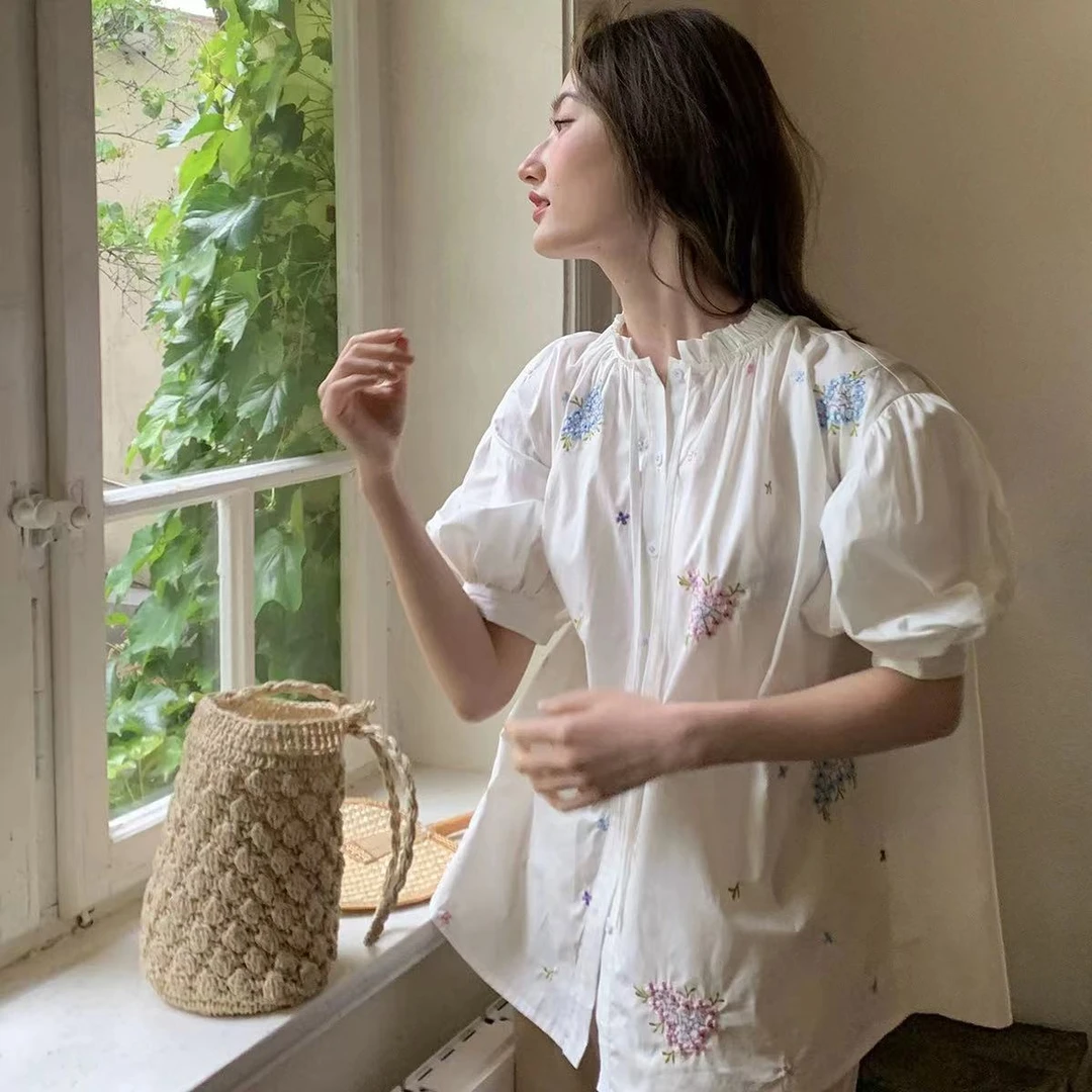 241-250木耳边绑带立领刺绣甜美衬衫女夏2024新款宽松泡泡袖上衣