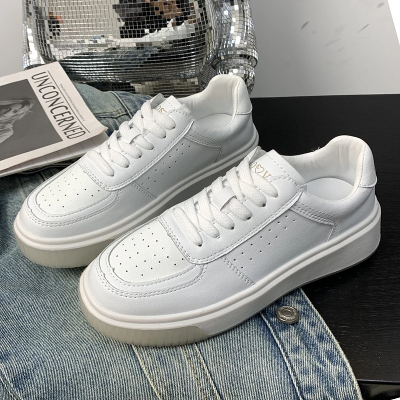 【亏本宠粉】2024秋冬新款平底休闲百搭小白鞋女鞋8068