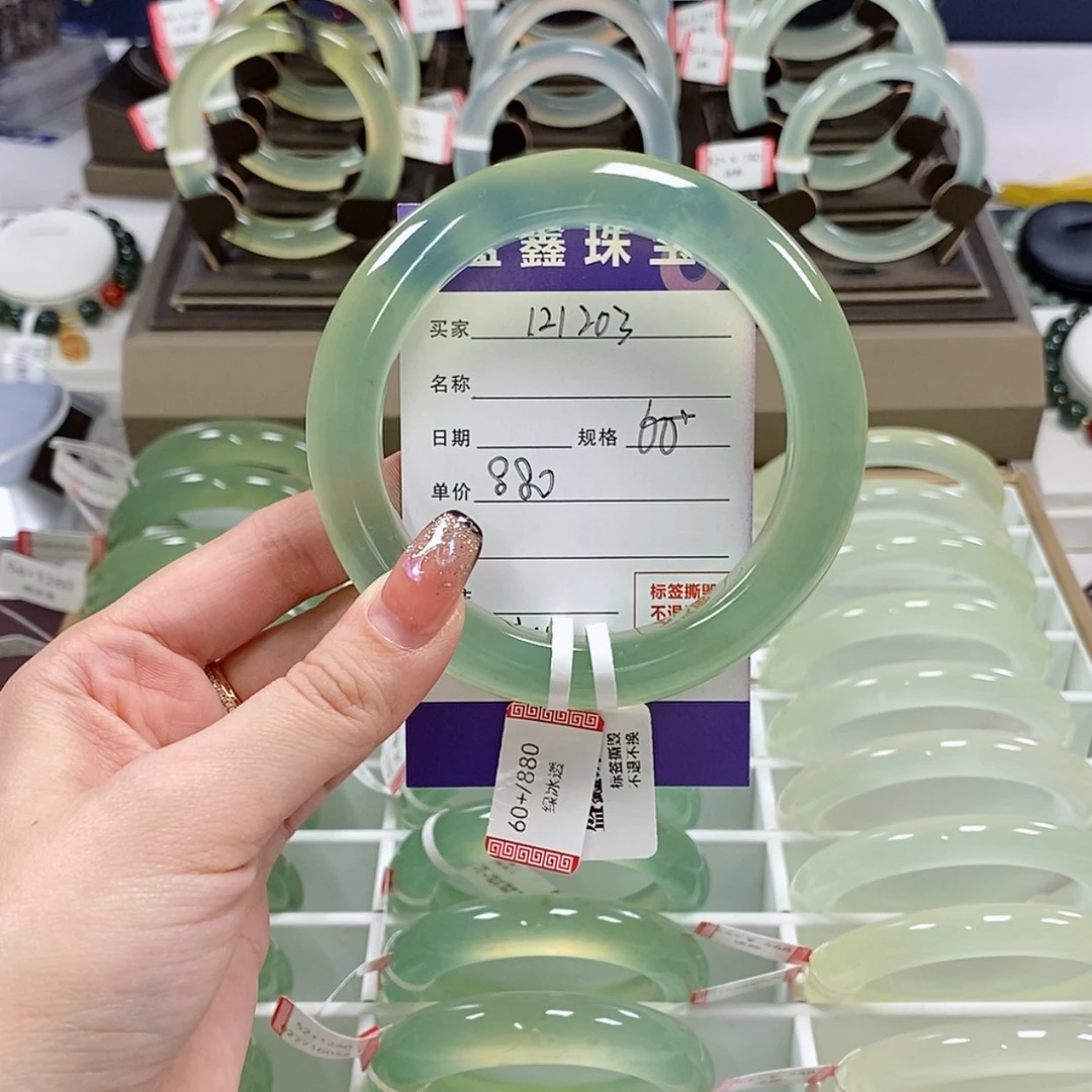 【闪购商品】蛇纹石玉手镯未镶嵌小**学