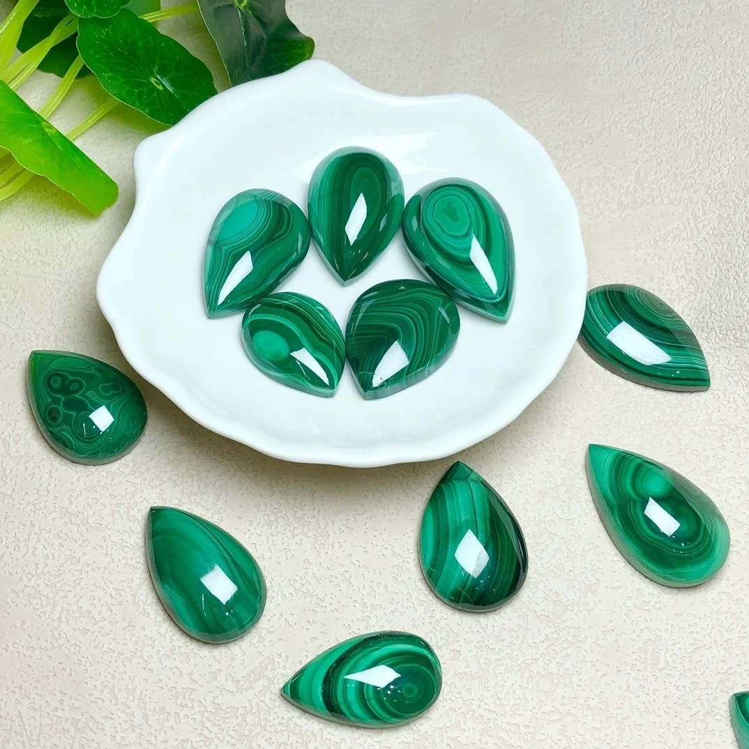 肥甜喵天然孔雀石水滴吊坠气质时尚绿色项坠百搭多样性发货发一个