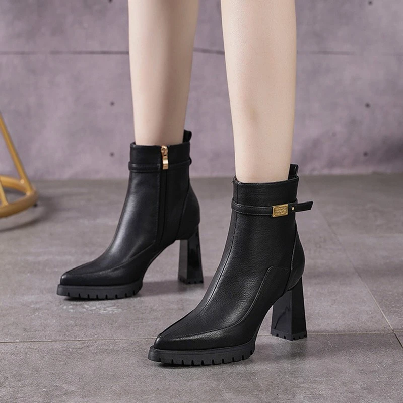 尖头高跟短靴粗跟2024冬季新款加绒软皮高跟鞋防水台女瘦瘦靴软底