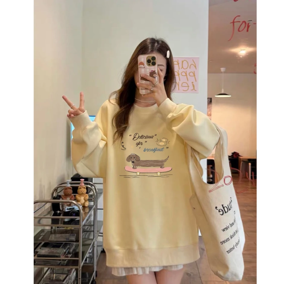 嫩黄圆领无帽卫衣女春秋2024新款小个子韩系慵懒风腊肠狗印花上衣