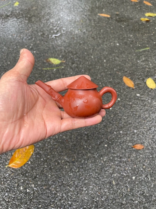 渔翁手拉壶！容量110毫升！朱泥！作者：章淑煌！做工精美！出水爆爽