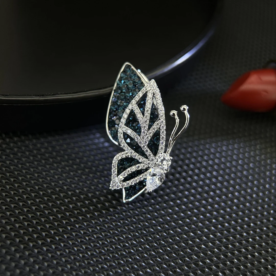 2685蓝色单边蝴蝶胸针