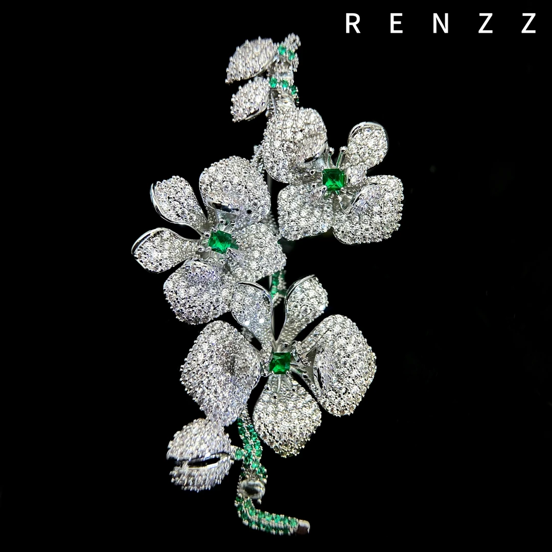 2850绿色三只梅花胸针