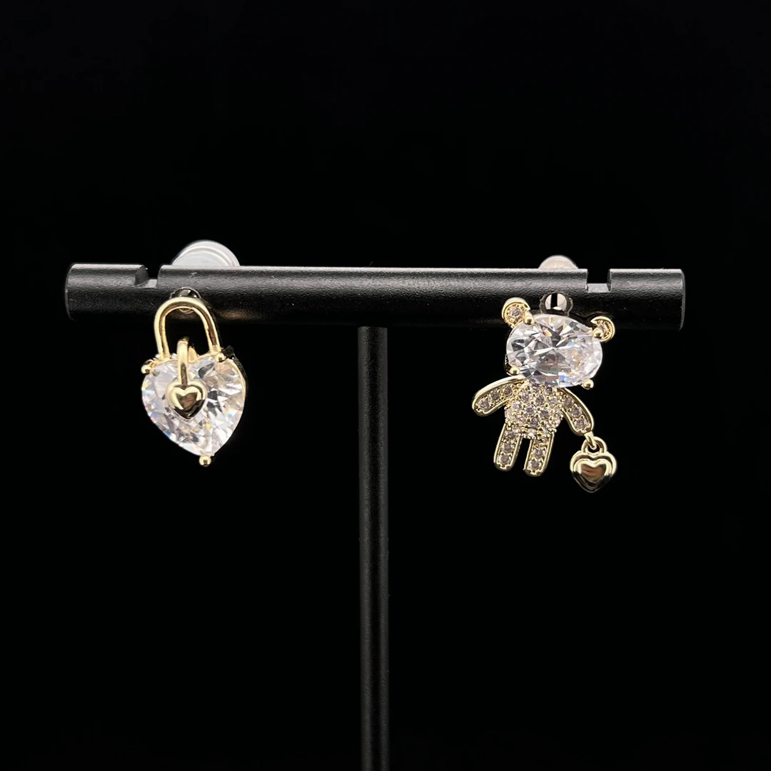 5289黄颜色小熊耳钉