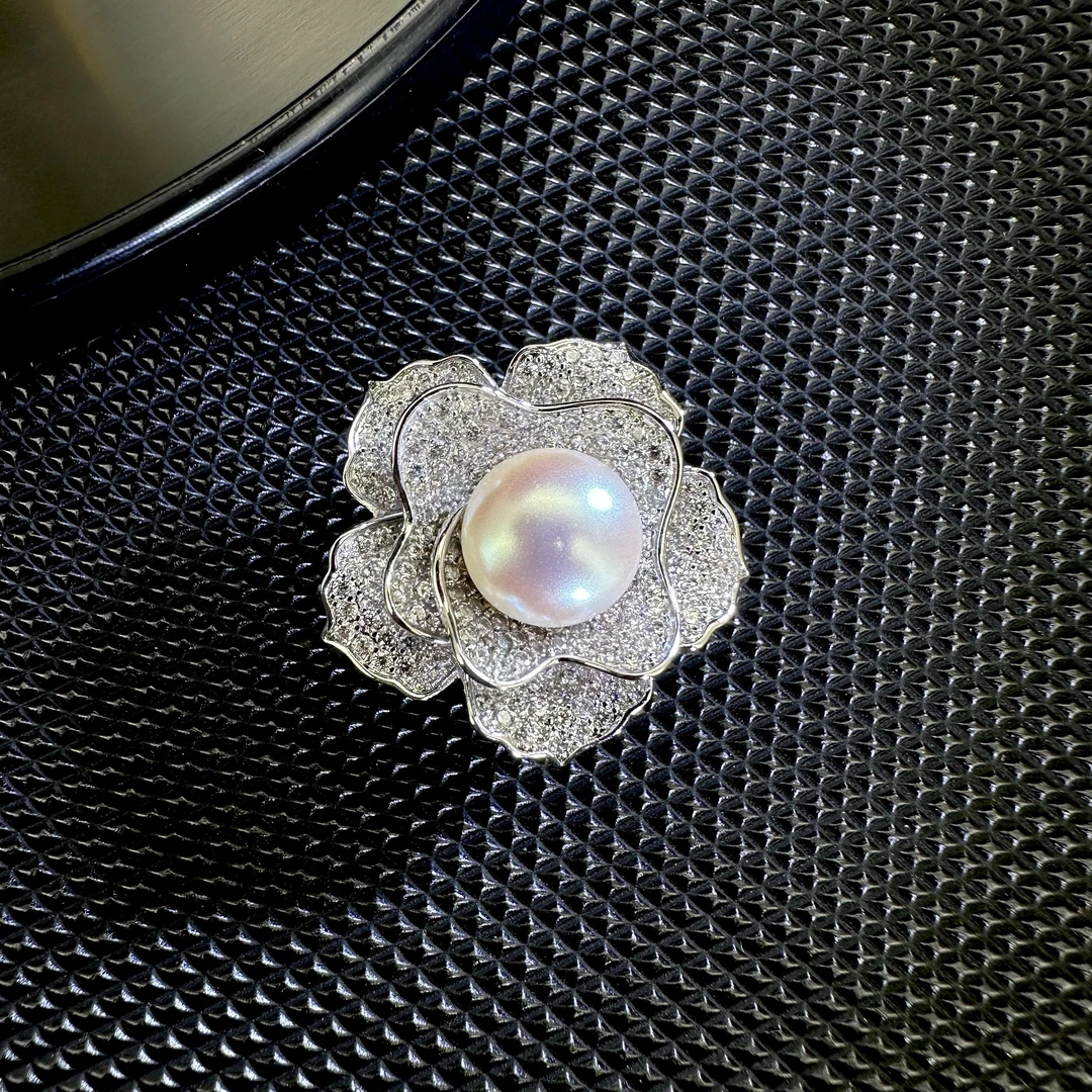 任珍 2631白色山茶花磁吸扣胸针