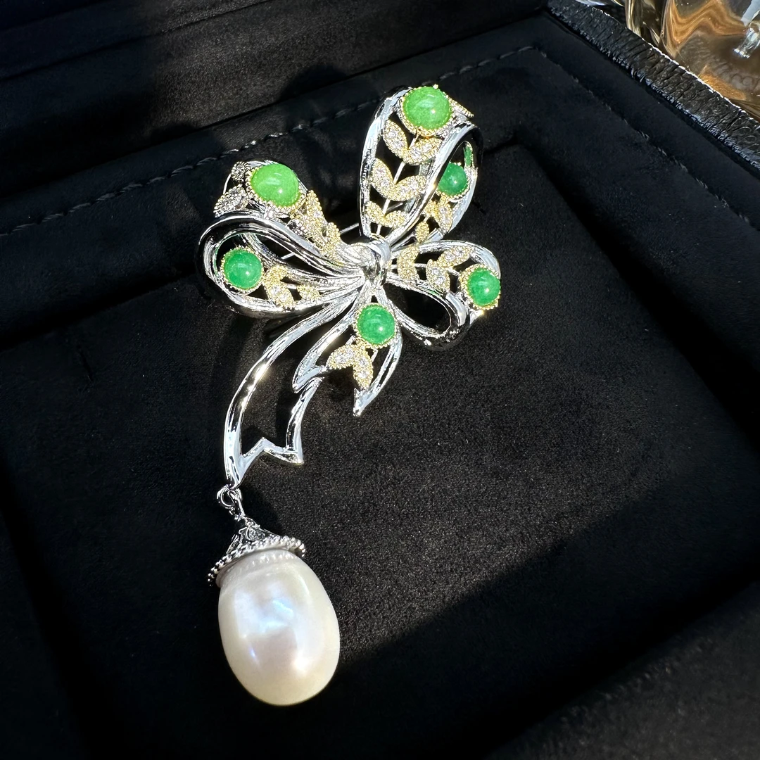 2950绿色蝴蝶结流苏胸针