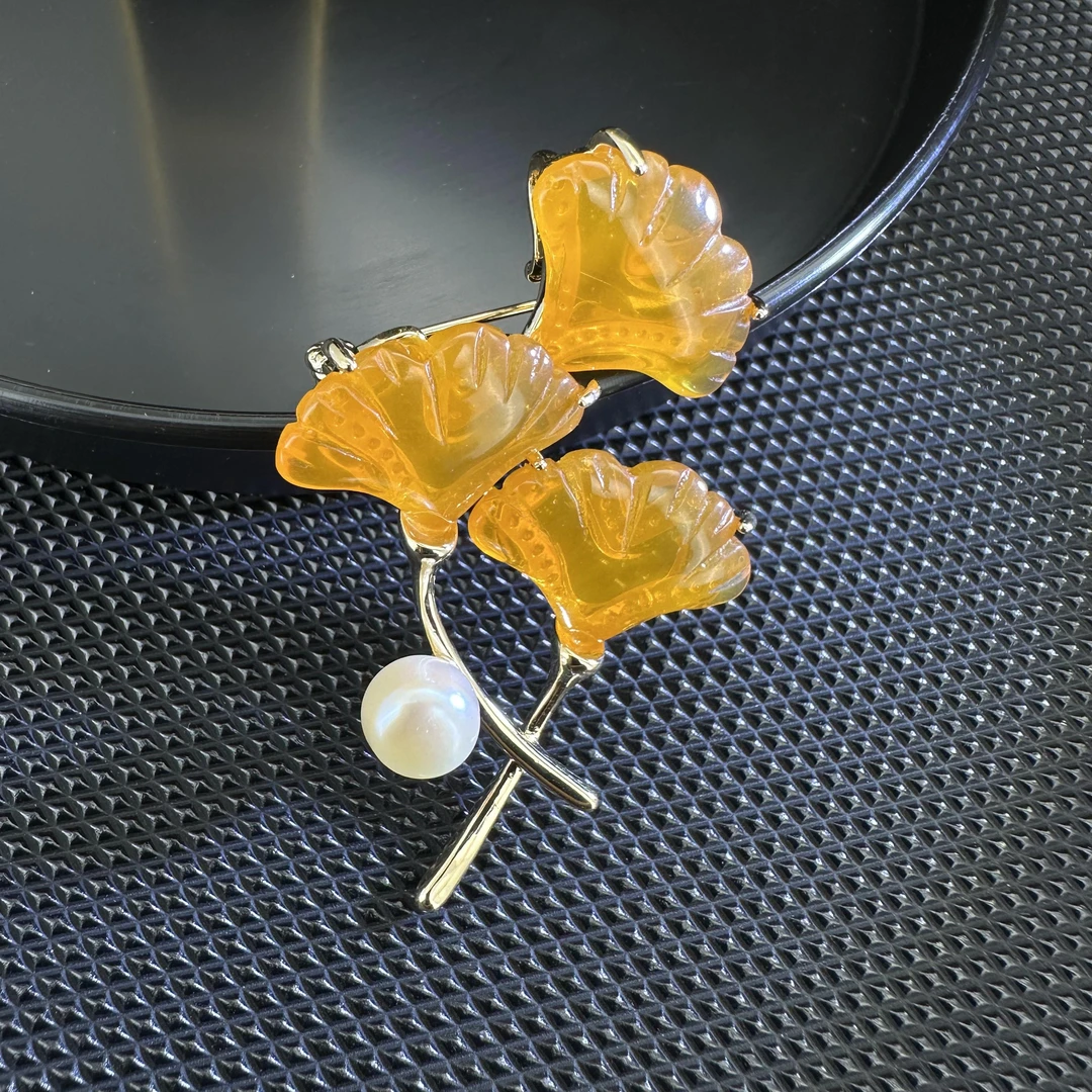 2696黄色银杏叶胸针