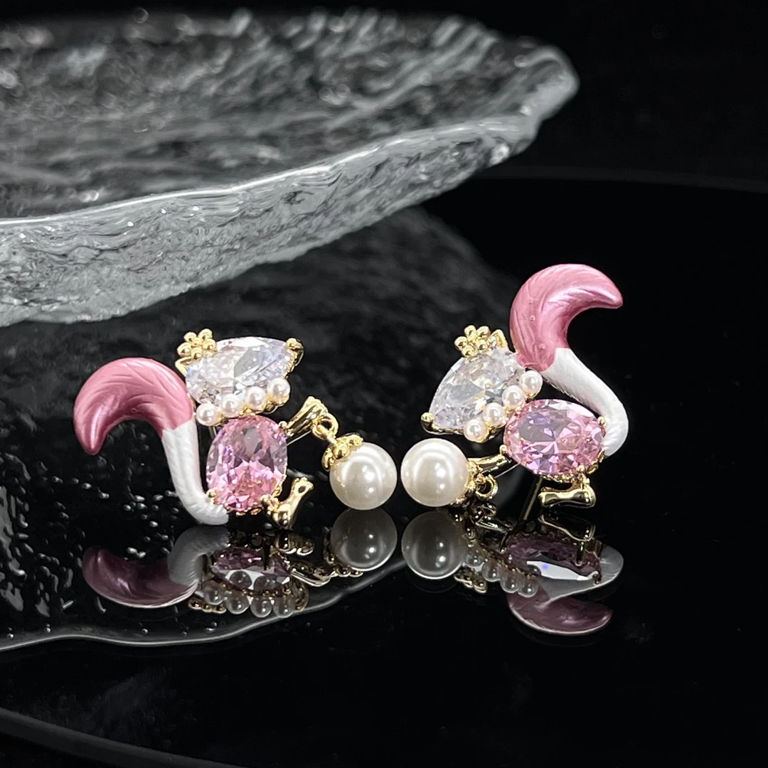 1043粉色狐狸耳钉