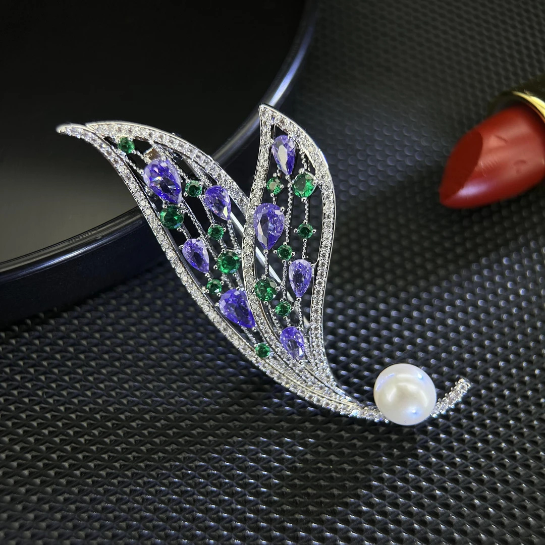 2821紫色玉兰花胸针