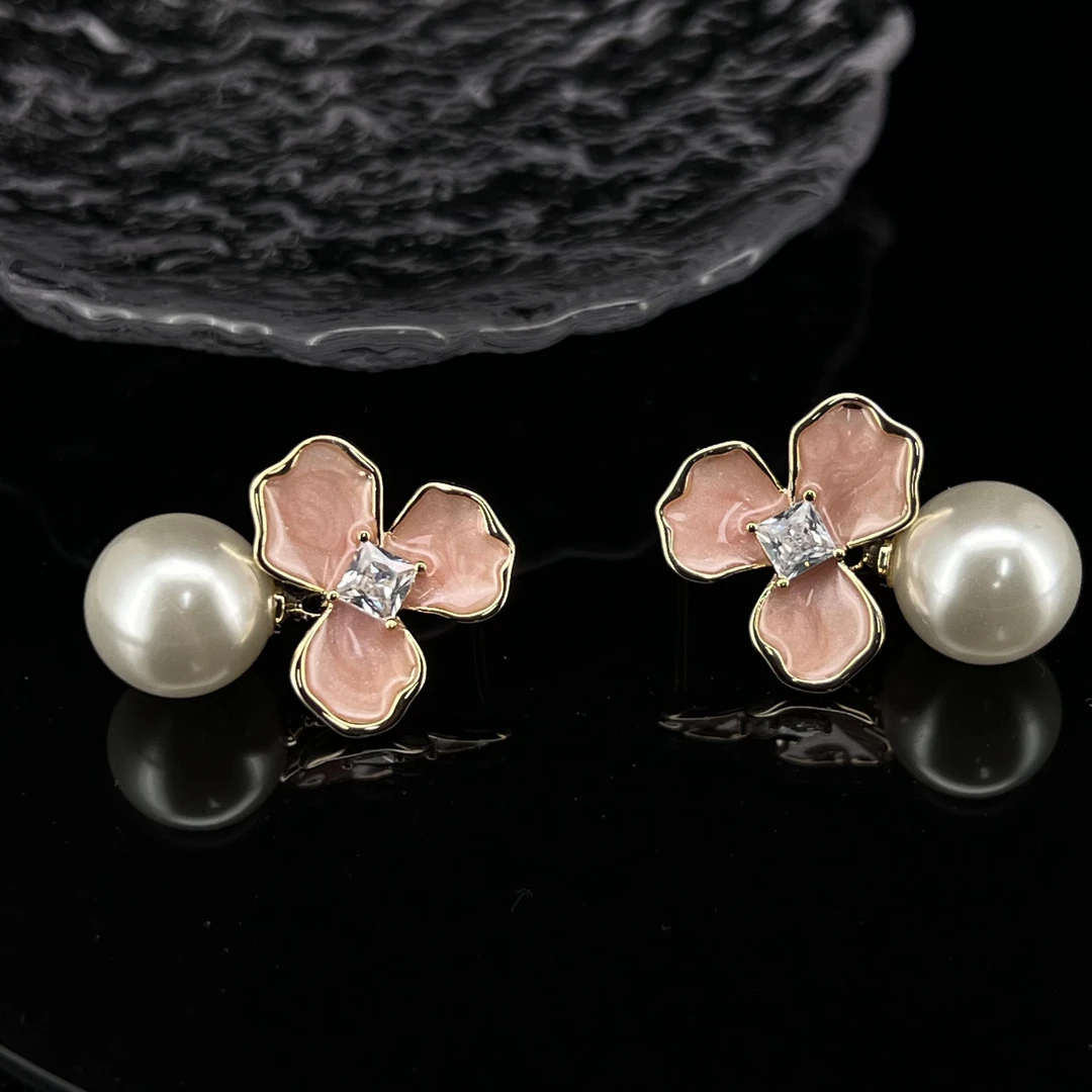 1104粉色三叶草耳钉
