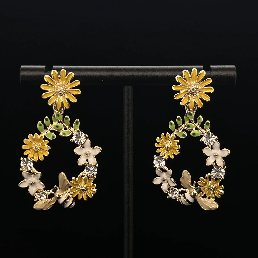 7573黄颜色雏菊蜜蜂花环耳钉
