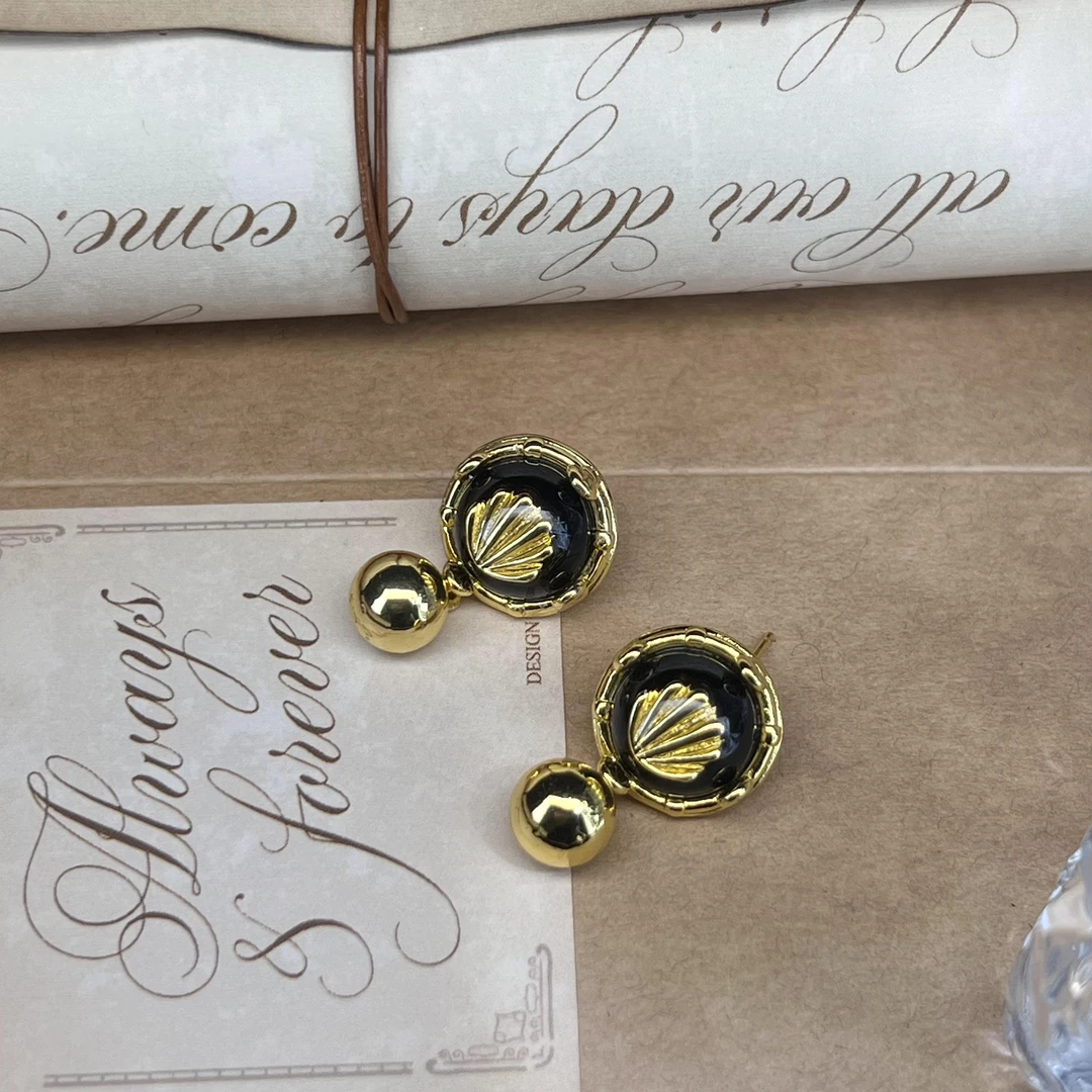 2701黑色圆牌流苏黄色小圆球耳钉