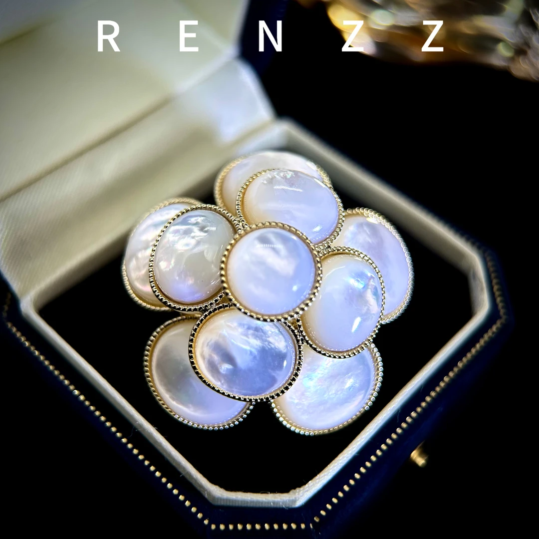 0542法★【贵妇山茶】白色贵妇山茶花胸针