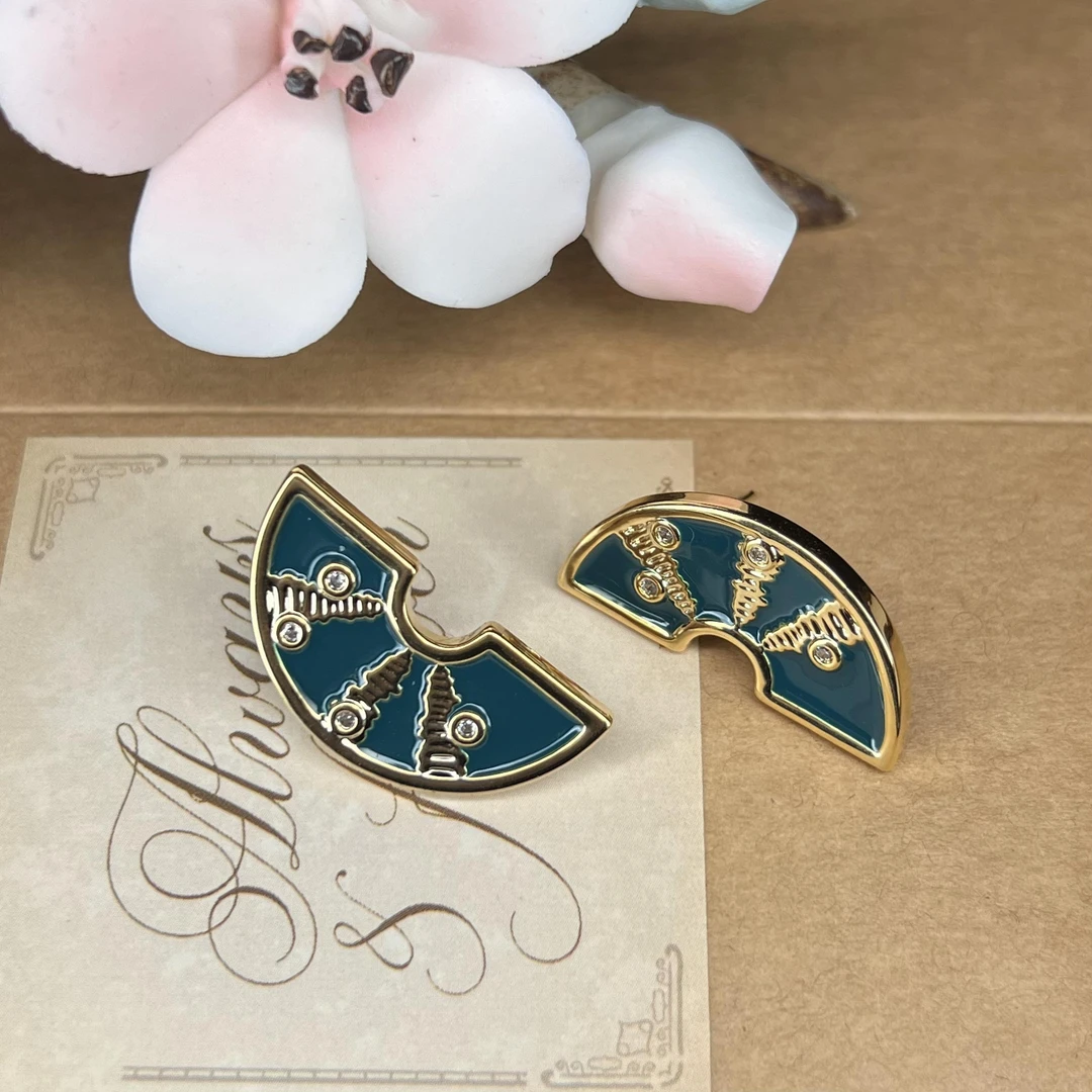 1013 绿色扇形气质耳钉