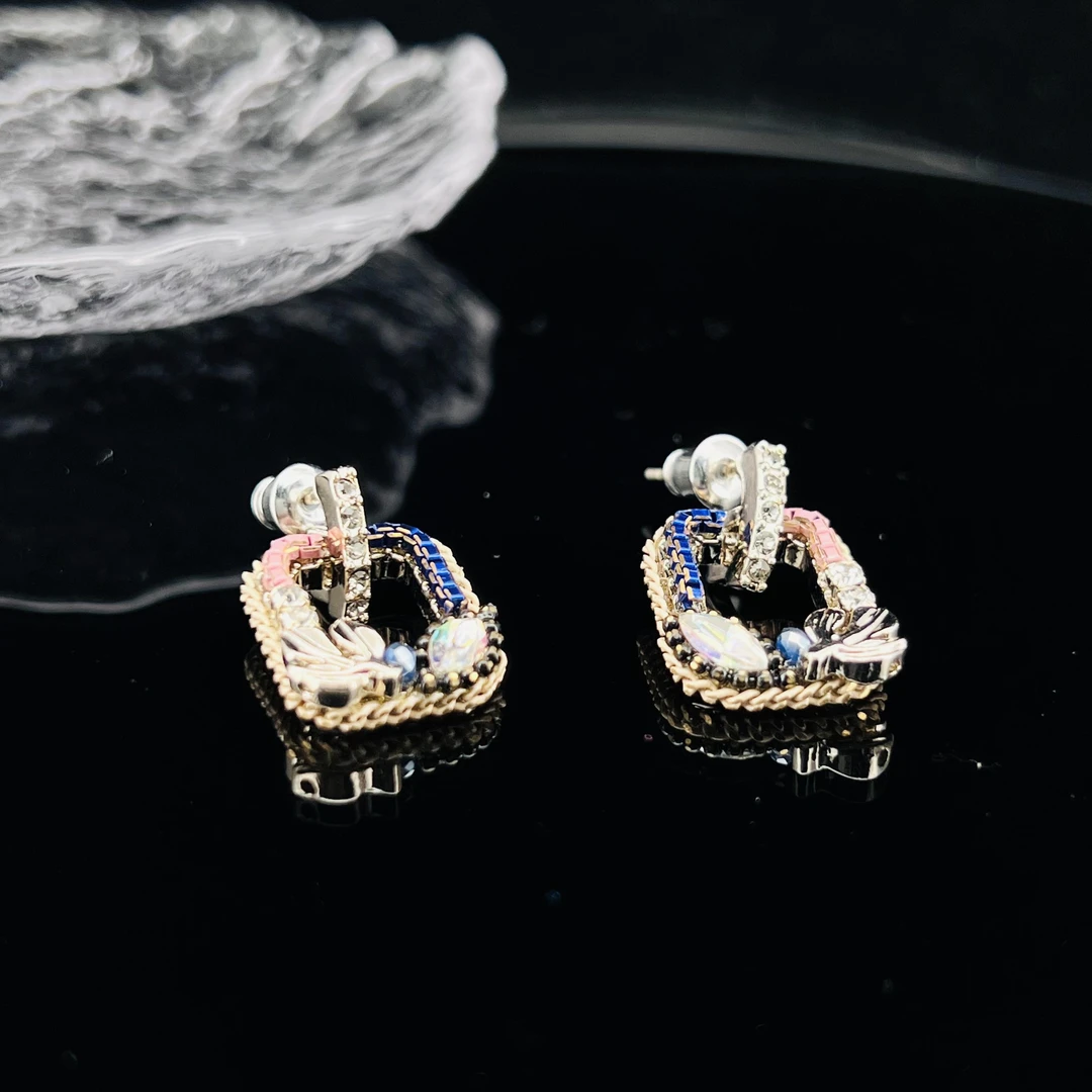 1134方块镂空耳钉