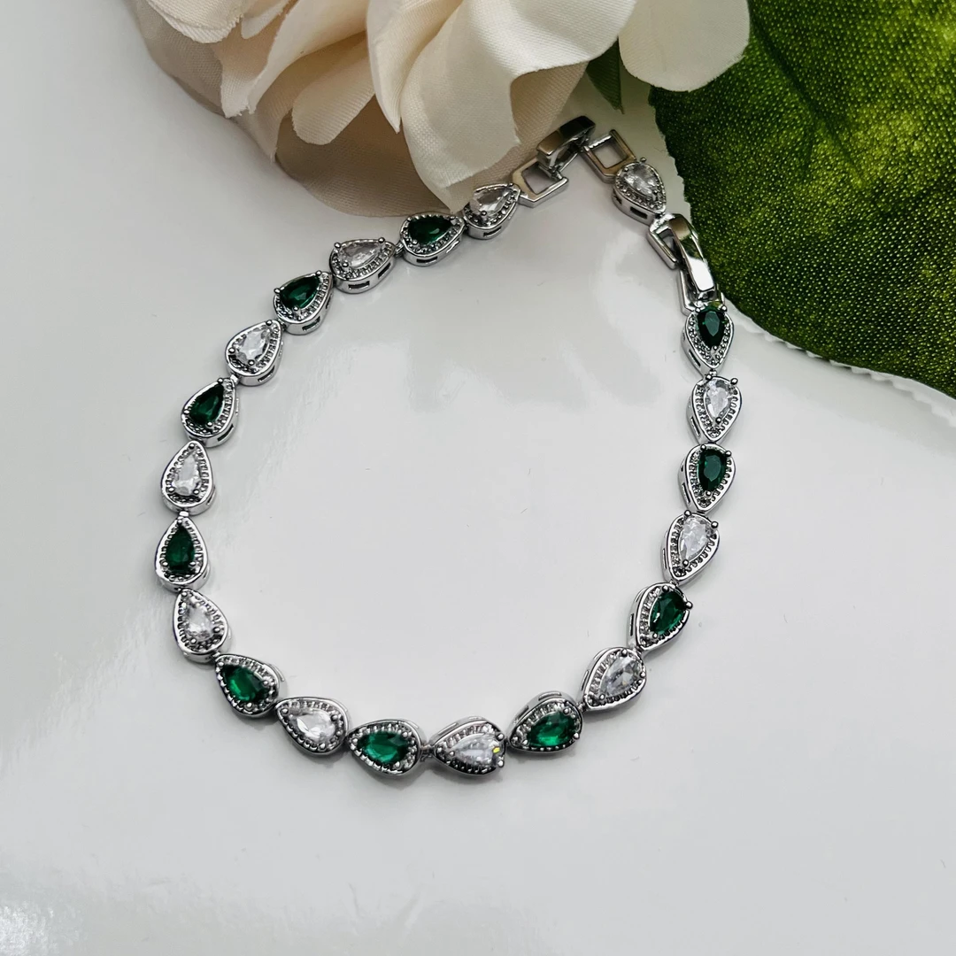 0201气质款绿色水滴手链