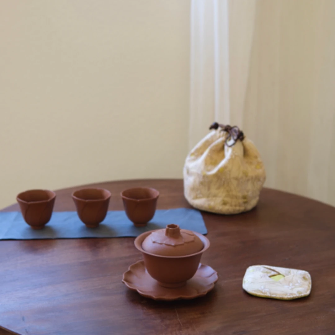 芙蕖盖碗套组 黄龙山原矿降坡泥 一盖碗+一碟+3杯+布包