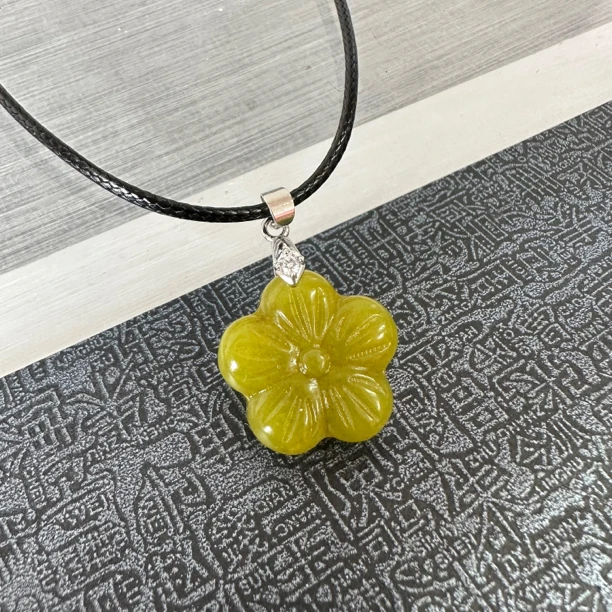 【牛油果锁骨链五福花】岫玉锁骨链项链挂件（超级福袋）