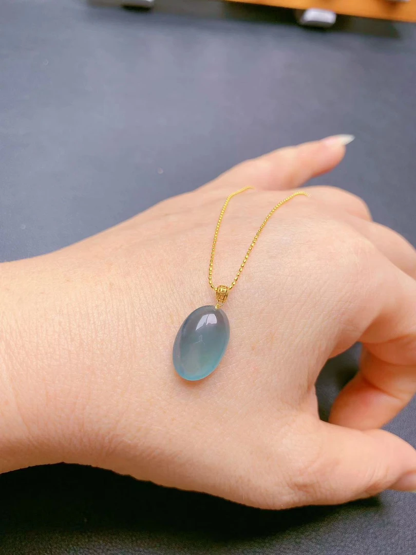 天然翡翠蓝冰吊坠