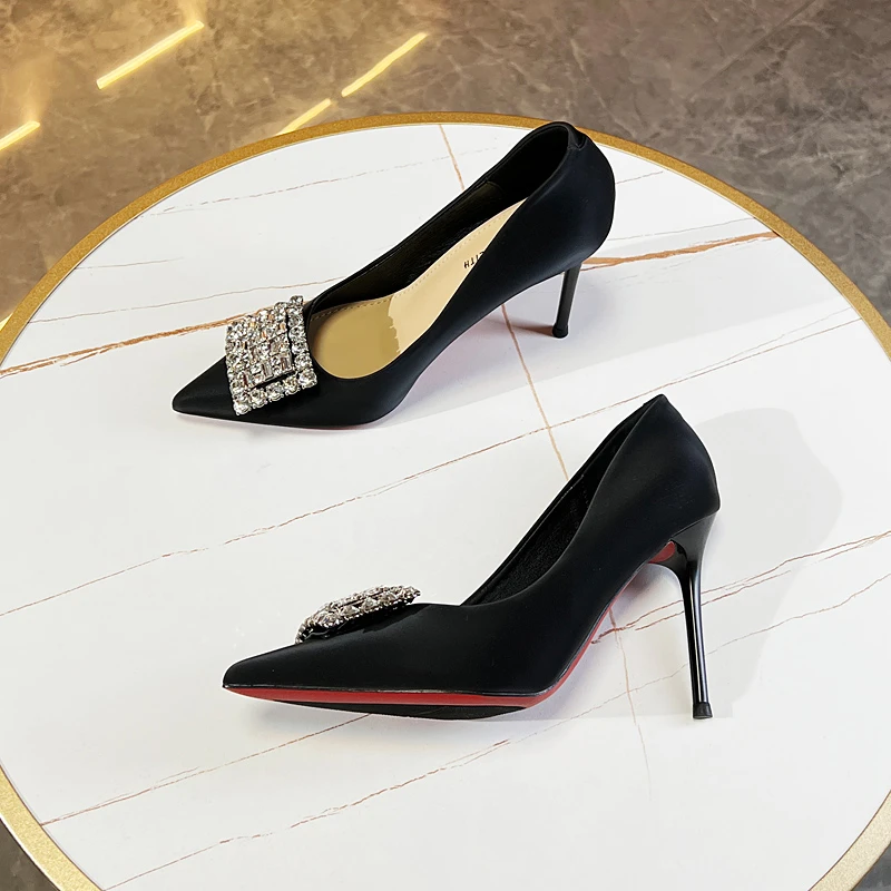 水钻方扣高跟鞋女细跟2024春秋季新款气质女神范法式尖头浅口单鞋