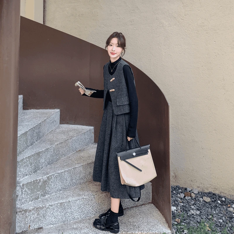 小香风灰色毛呢套装裙女2024秋冬新款休闲马甲打底衫半身裙三件套