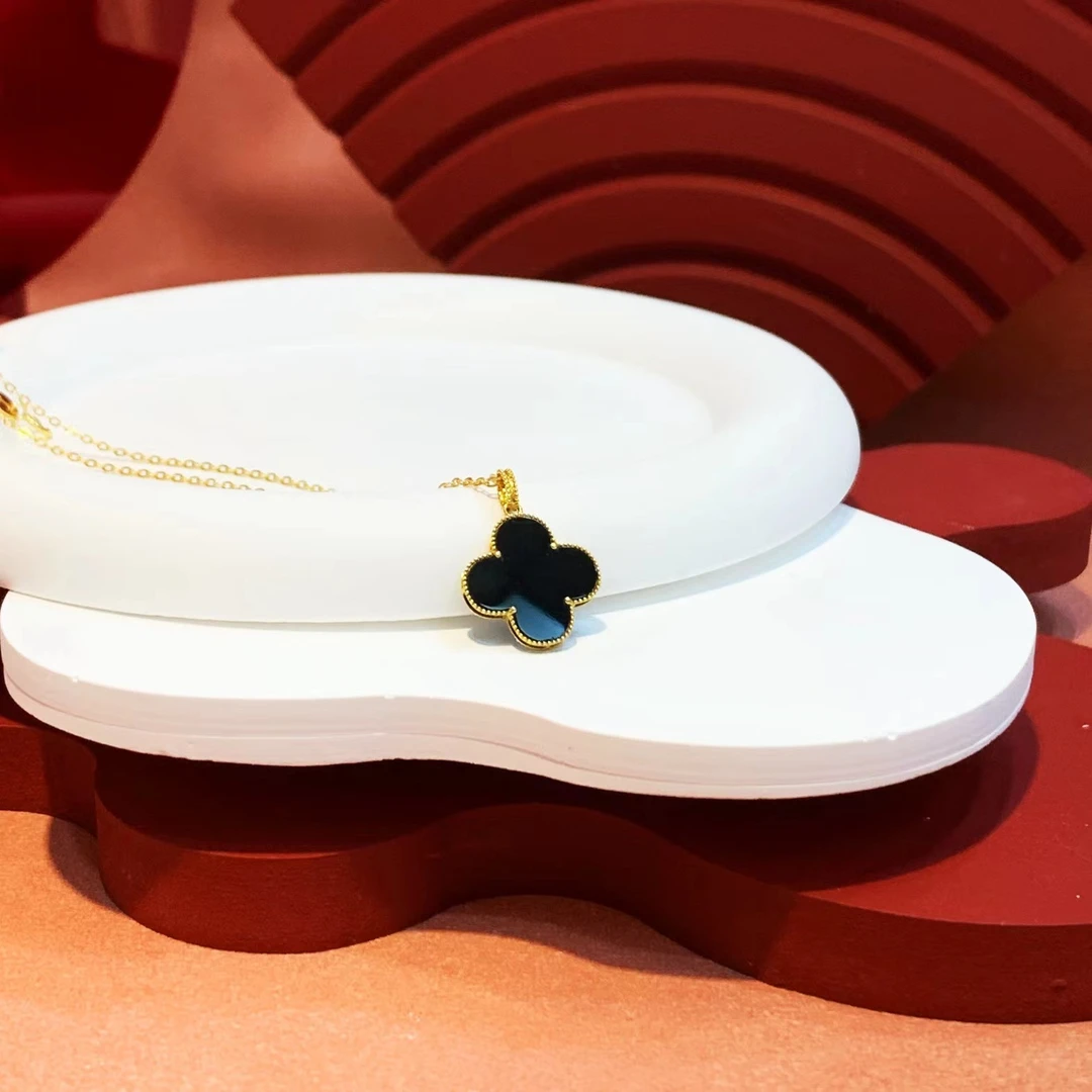 18K金满镶17*3mm和田墨玉四叶草吊坠HNZ2977