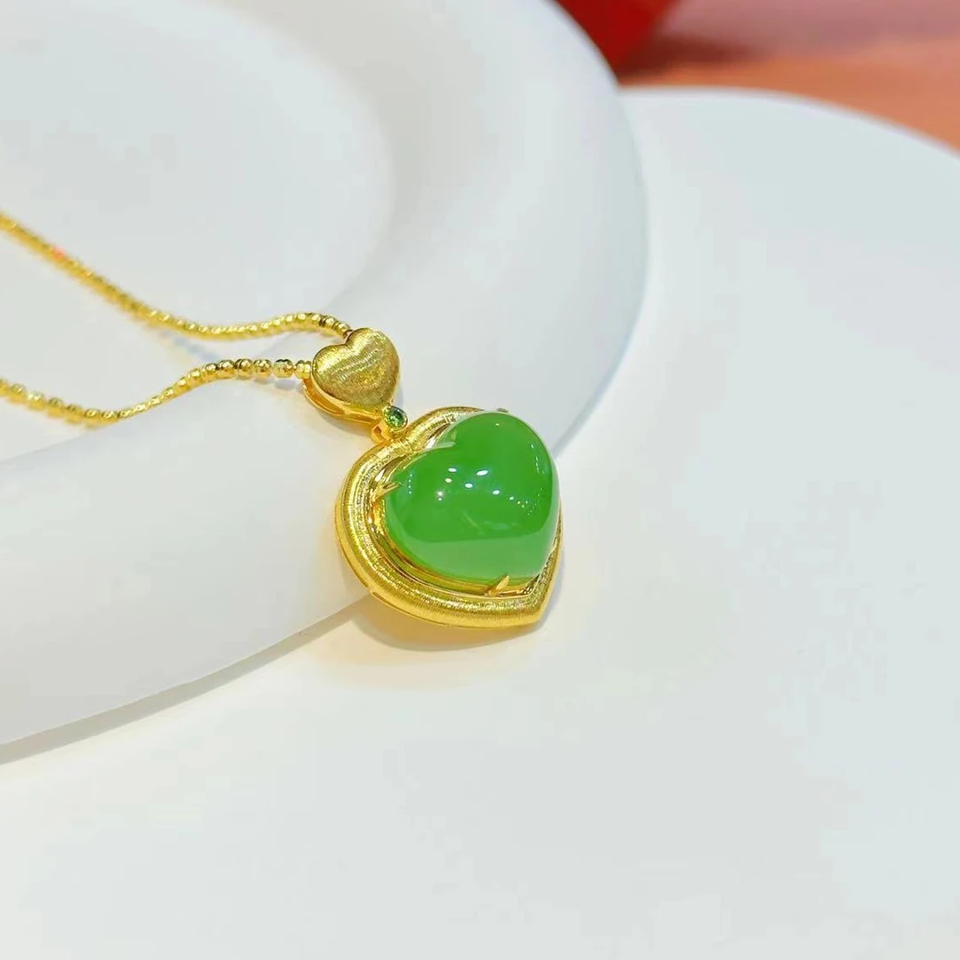 【红娘子】18K金拉丝爱心封底镶嵌14mm苹果绿爱心HNZ7286