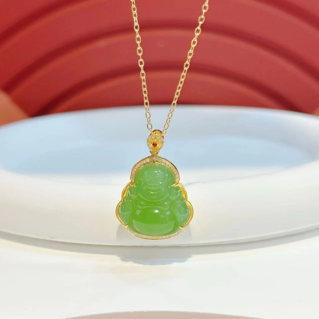 18K金重金封底镶嵌17.6*16.7*7.8mm和田玉苹果绿佛HNZ6931