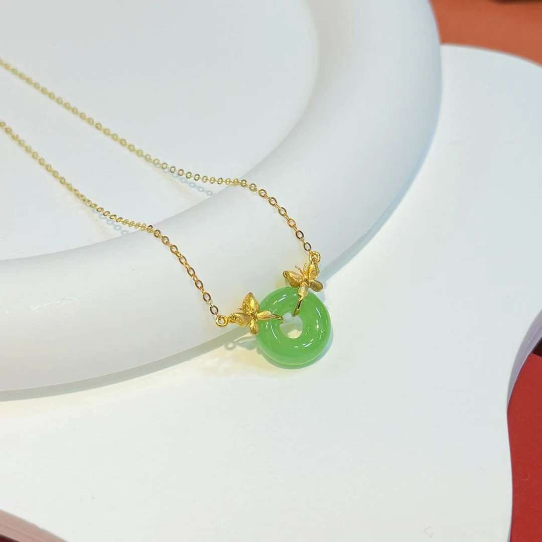 【红娘子】18K金双蝴蝶镶嵌和田玉苹果绿甜甜圈套链HNZ8002