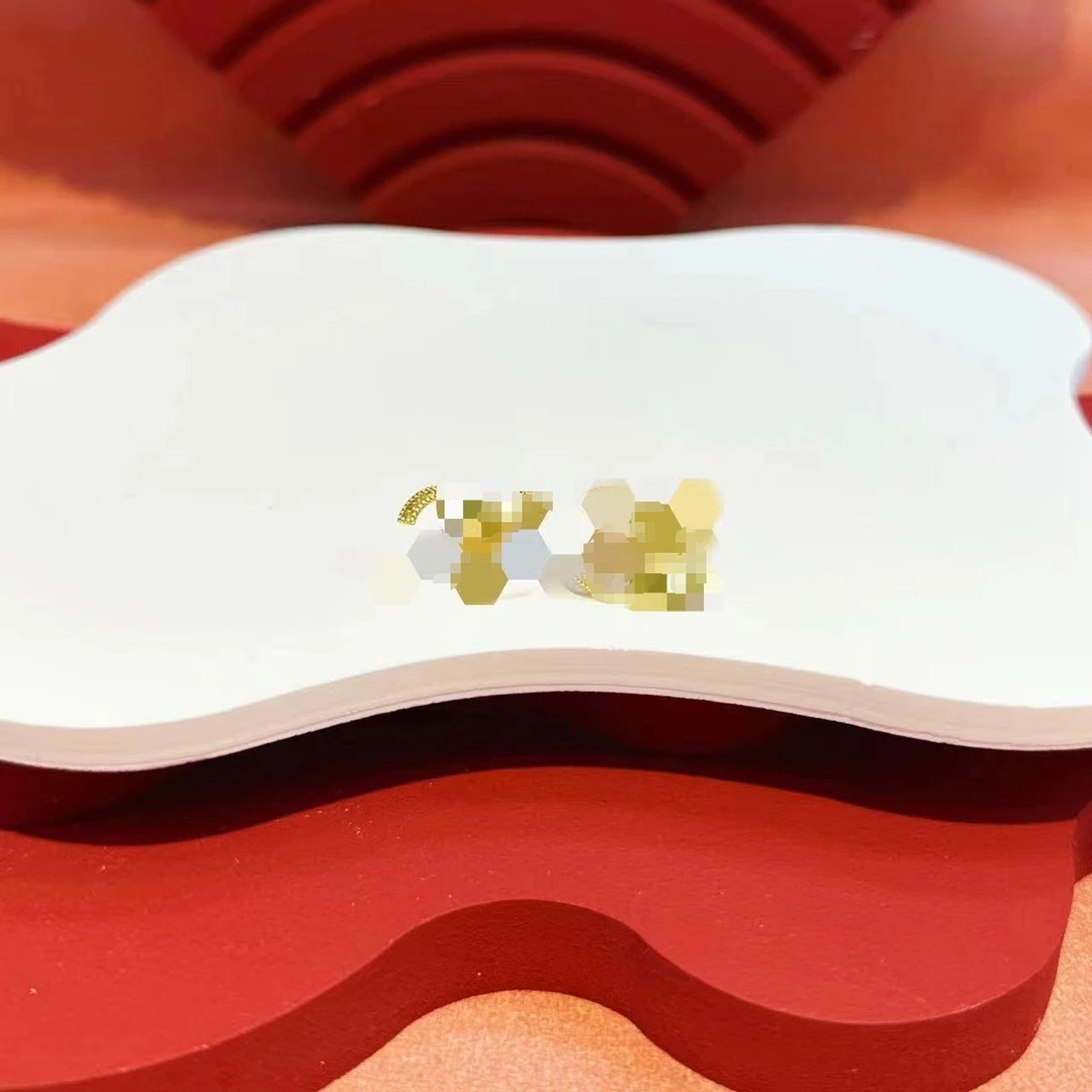 925银耳饰 【红儿同款】S925银字母浮雕香耳针HNZ6972