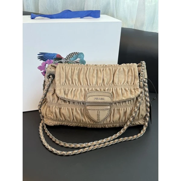 妃鱼/普拉达/99新/包包/市场价21800/241110LN0027