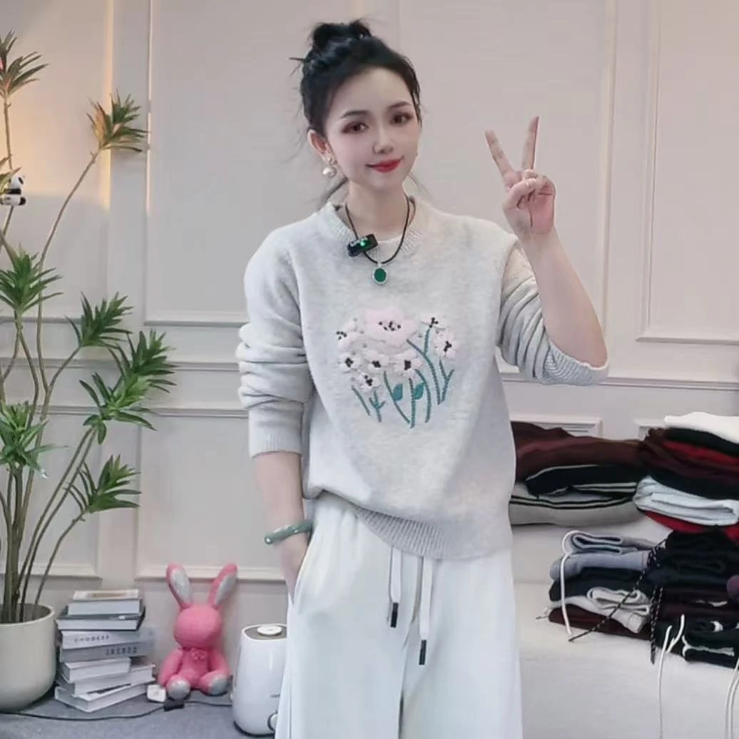 韩系慵懒圆领立体提花毛衣W08