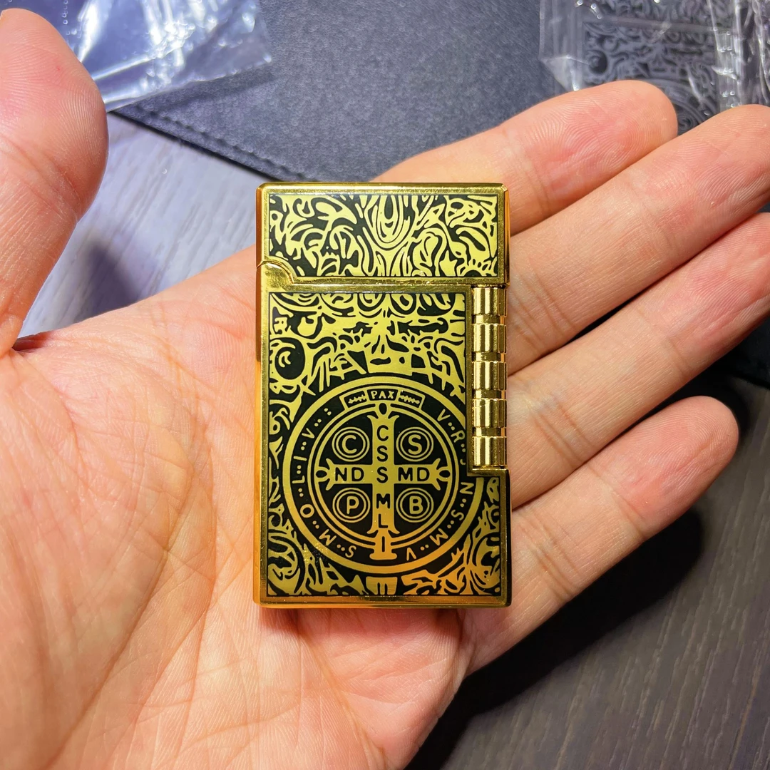 金色丝印镭射朗声机康斯坦丁工艺防风防爆打火机FJ6608