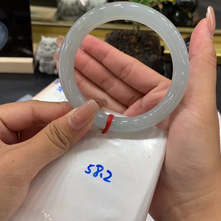 【闪购商品】翡翠手镯未镶嵌蓝底圆条手镯