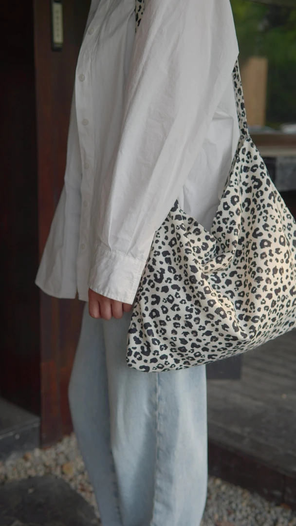 赵露思同款豹纹包（肩带可以调节）