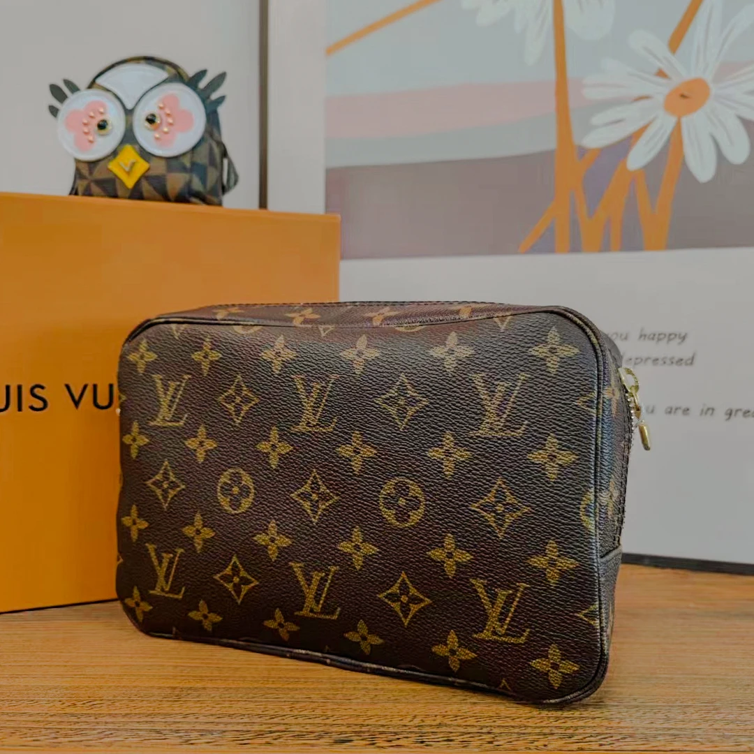99新 LouisVuitton/路易威登 苏苏 /LV经典洗漱包/男女同款棕色