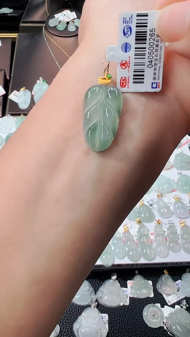 【闪购商品】翡翠吊坠(不含链)18K金镶嵌叶子吊坠265