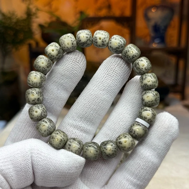 L09 11x10糯冰月留白星月菩提手串