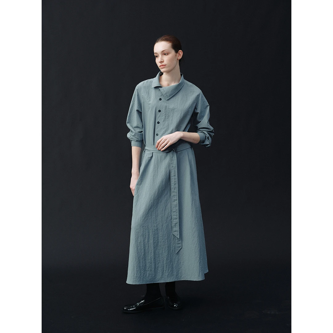 GUOE 不规则翻立领设计 可调节高腰微皱肌理长袖衬衫连衣裙33215