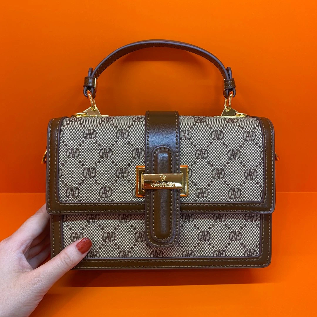 单肩包斜挎包女包8032轻奢百搭小方包复古经典斜跨时尚多层气质