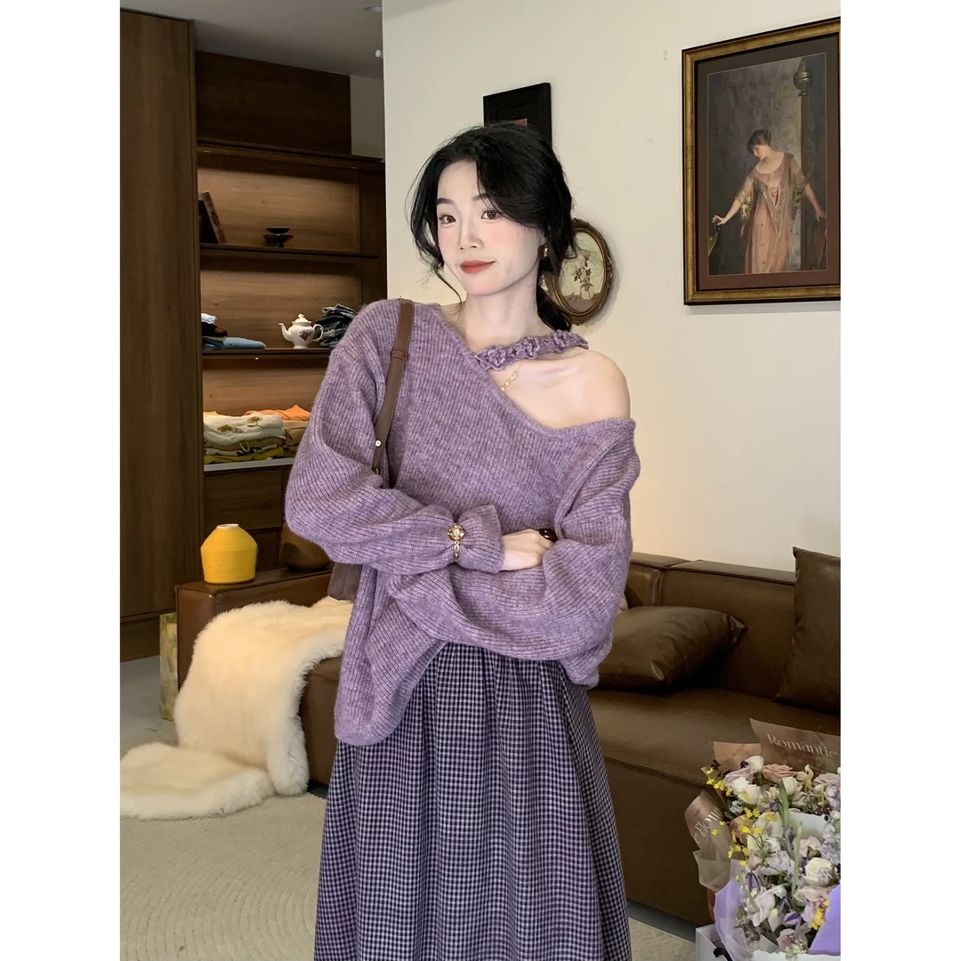 欣子野 【私服】秋季复古温柔慵懒风钩花斜肩带毛针织衫XZ13063W