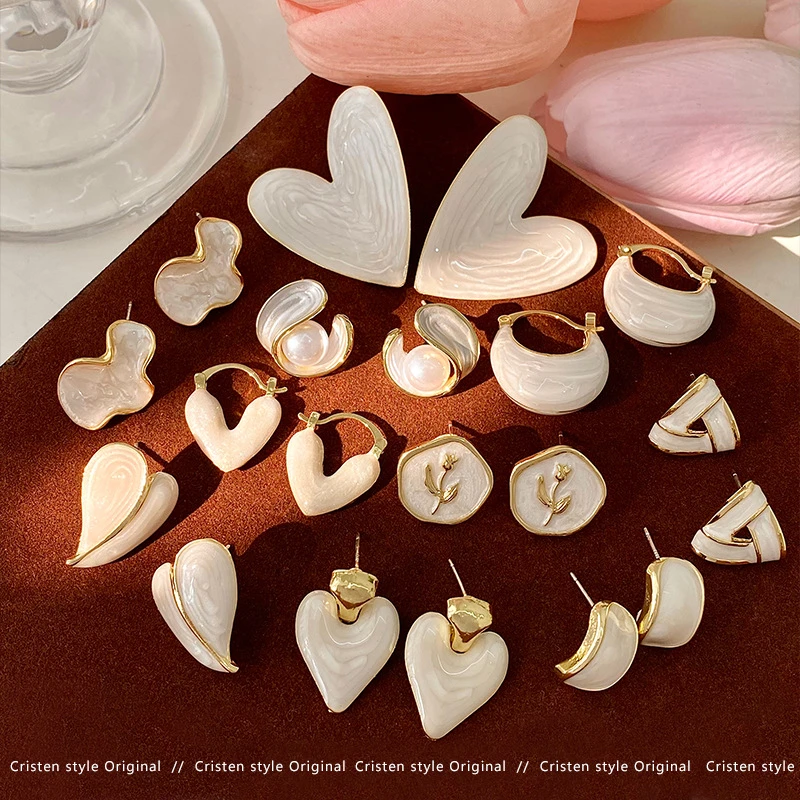 气质白色爱心耳钉新款小众设计高级感耳环女耳饰
