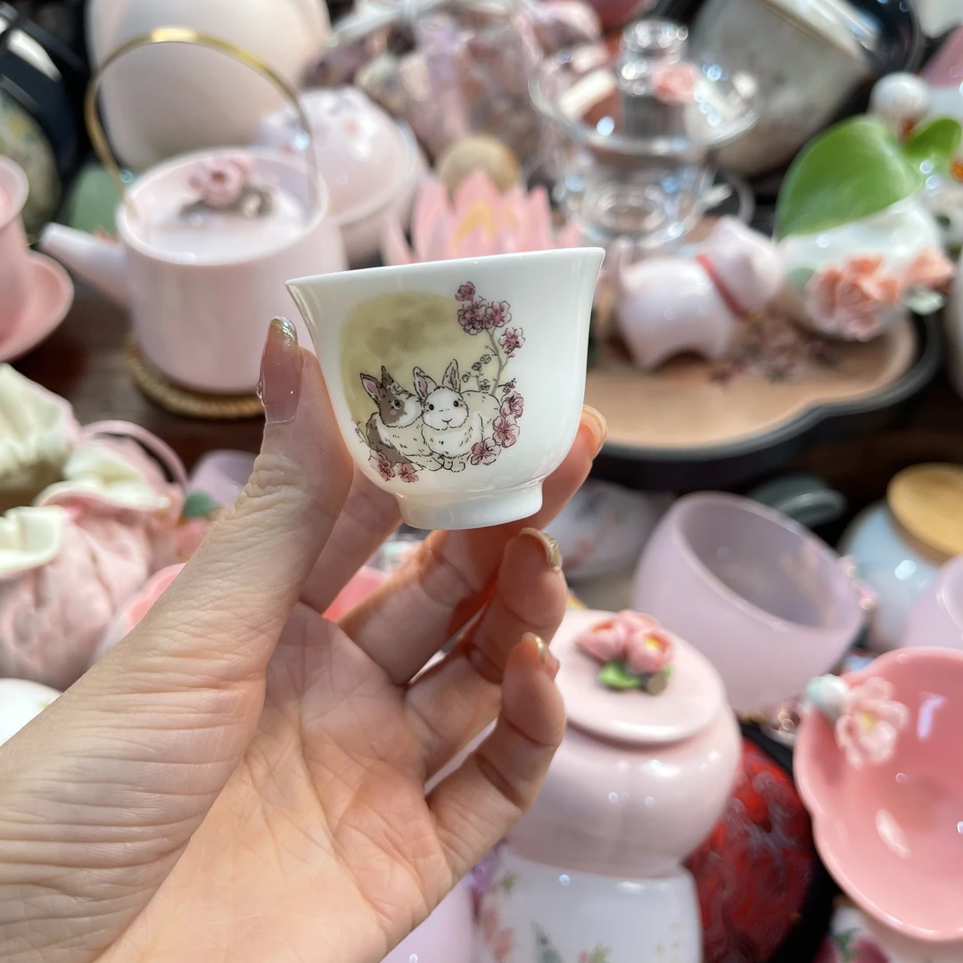 羊脂玉瓷玉兔望月茶杯