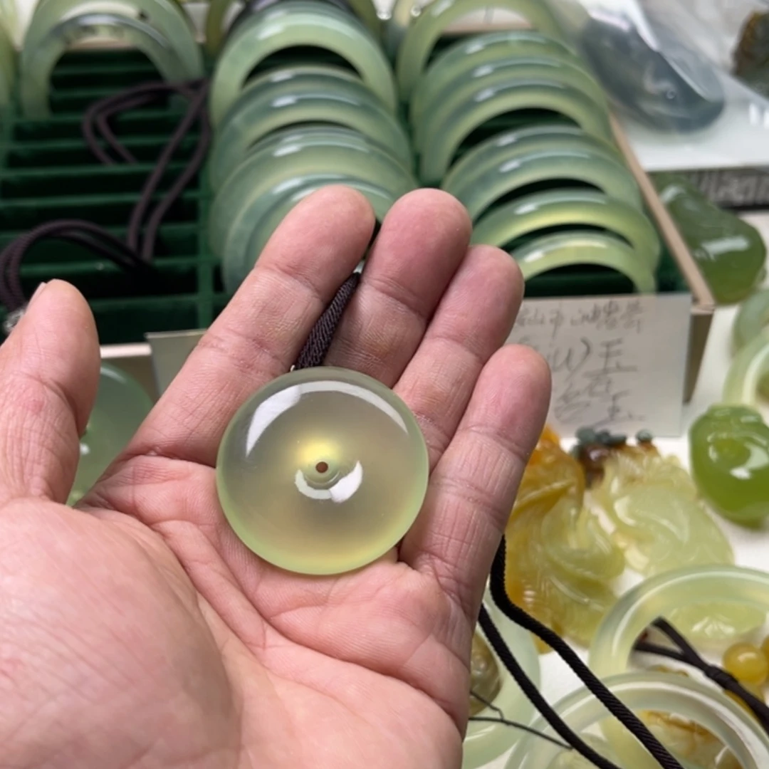 【闪购商品】蛇纹石玉颈饰未镶嵌诗**华