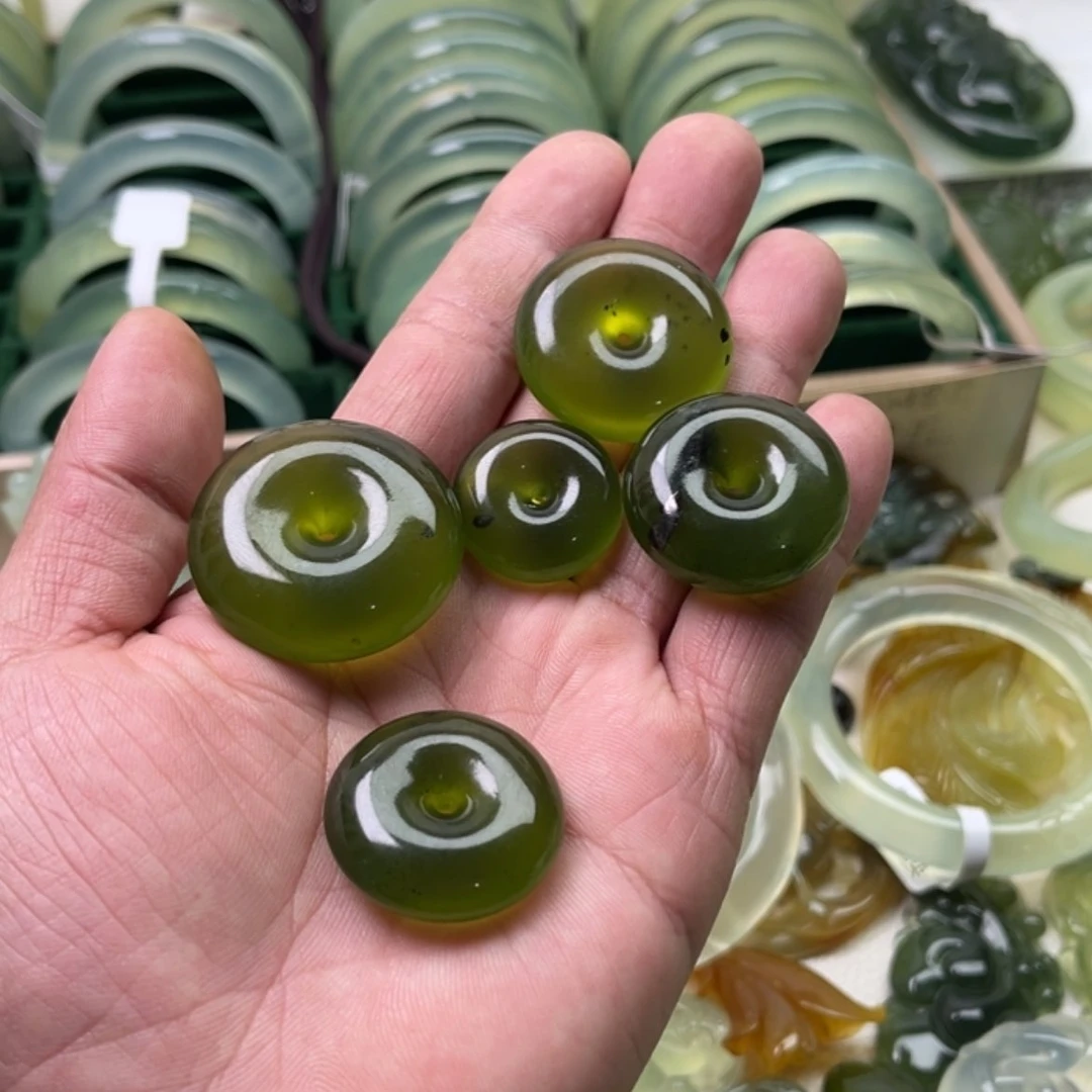 【闪购商品】蛇纹石玉颈饰未镶嵌妩****?