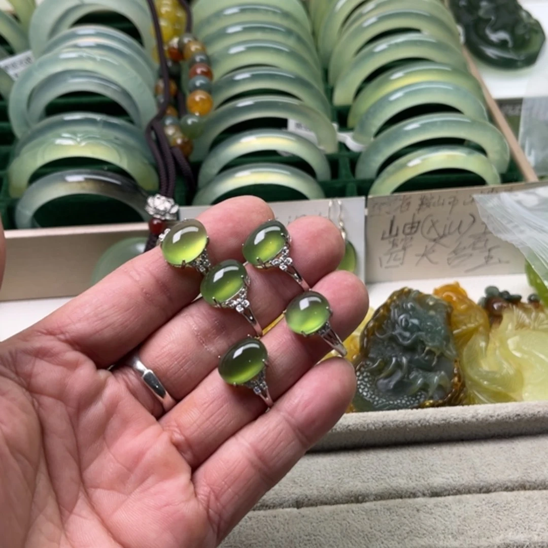【闪购商品】蛇纹石玉戒指银S925镶嵌妩****?